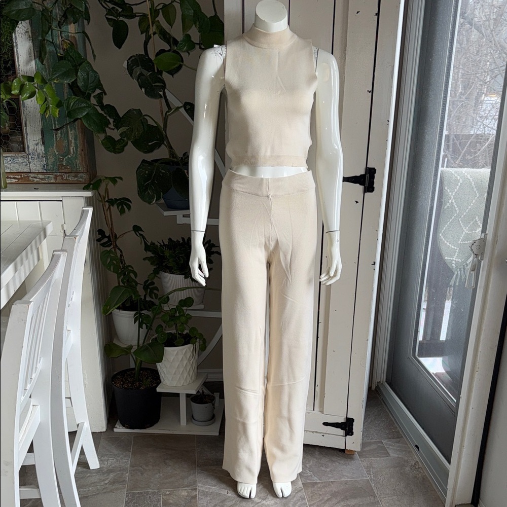 Forever 21 Elegant Cream Sleeveless 2 pc matching set NWOT